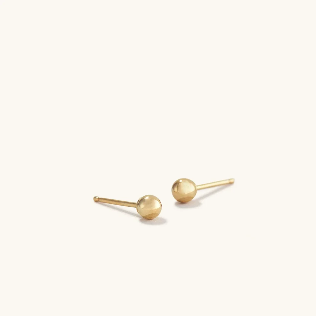 The perfect starter stud. It'll go with everything.